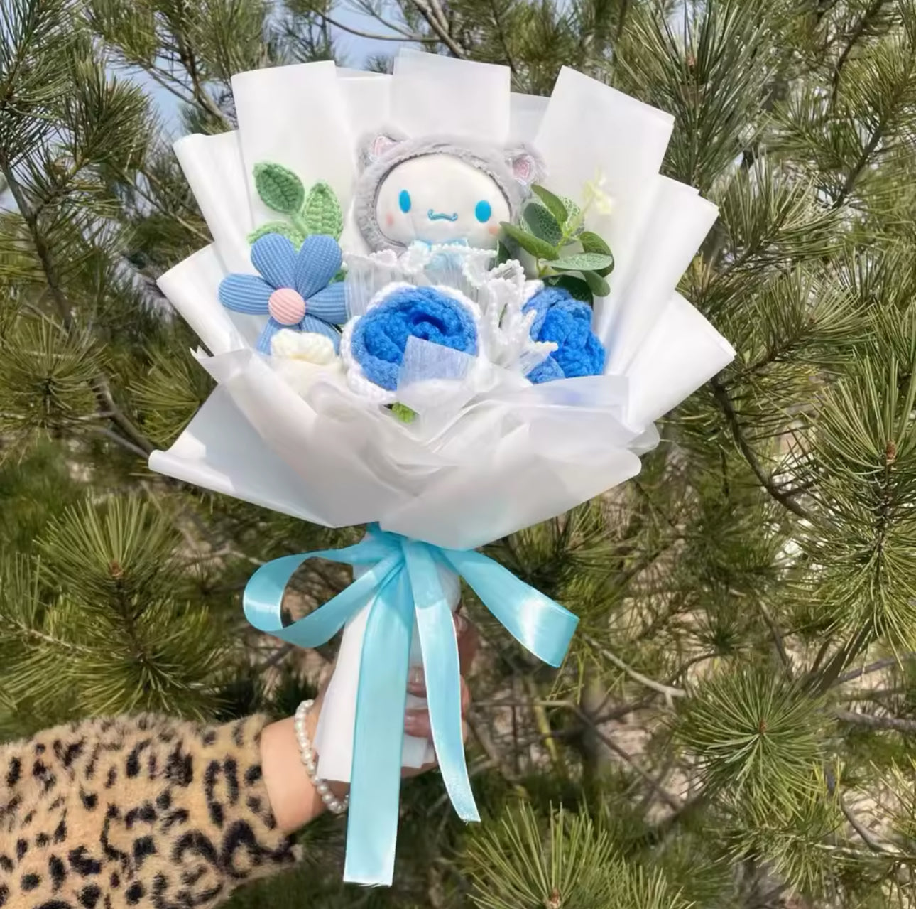 moroll Blue - White Vail Flower Bouquet