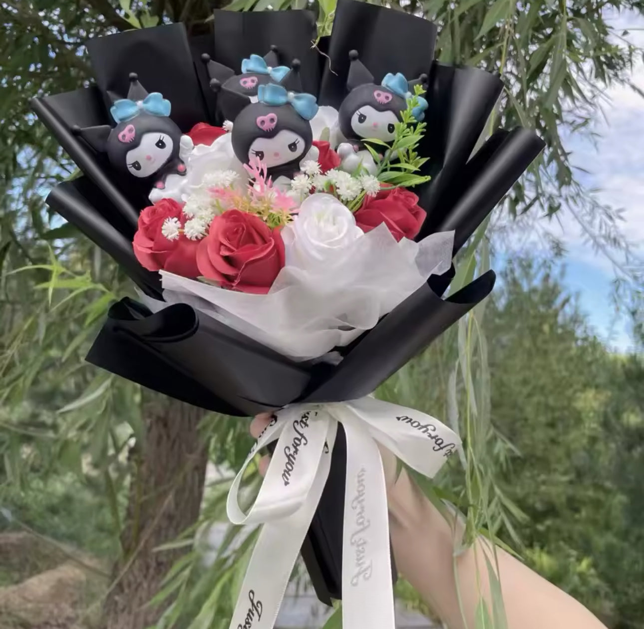 HK Black Vail Flower Bouquet (White & Red Rose)