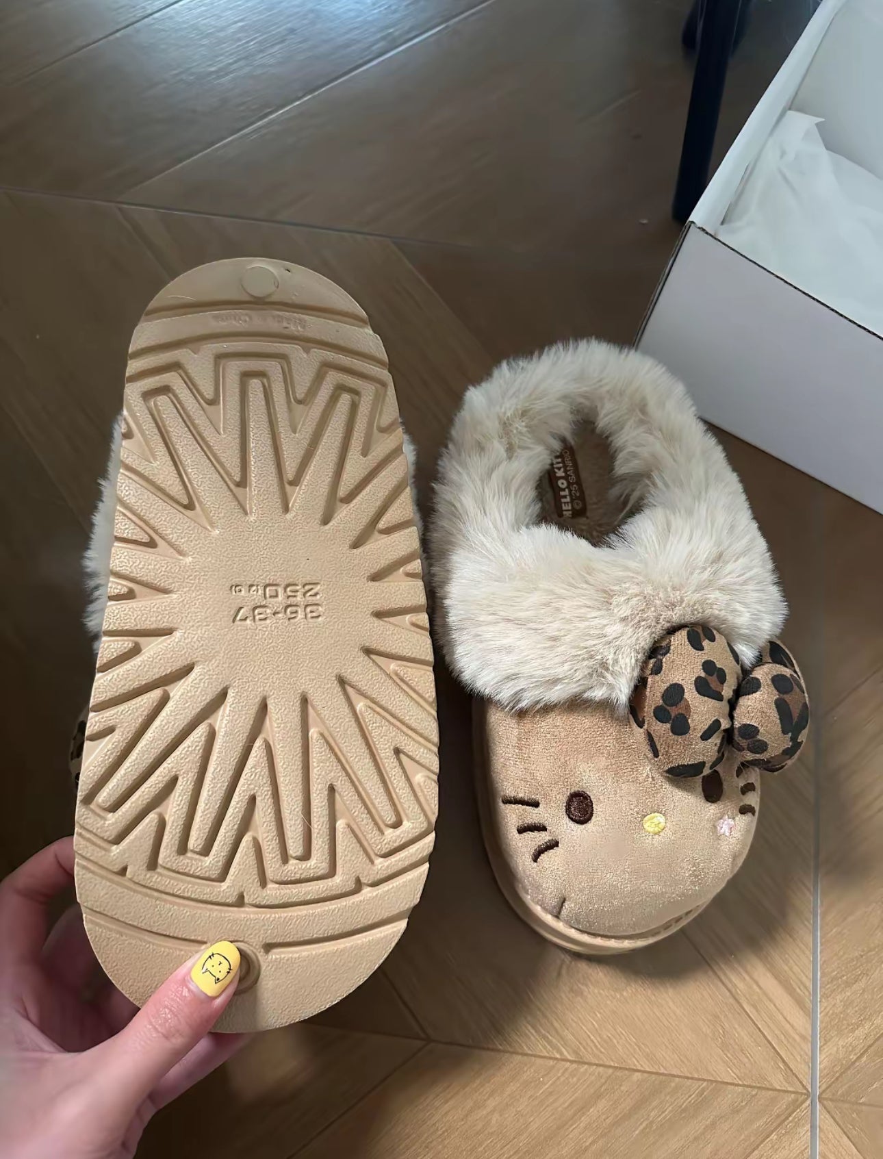 Viral HK Fluffy Slippers
