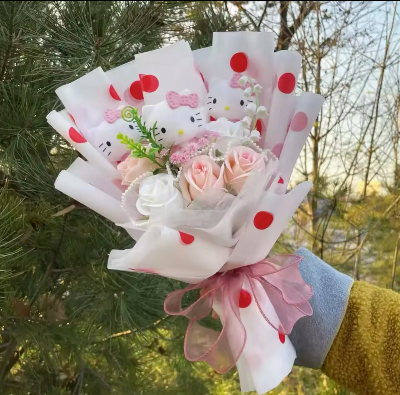 HK Polka Dot White Vail Flower Bouquet